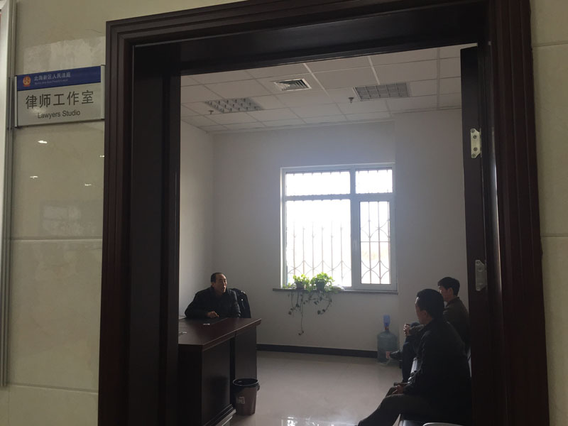 律師工作室內(nèi)正在調(diào)解