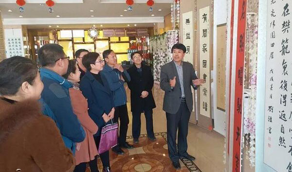 書法愛好者們觀展熱情高漲