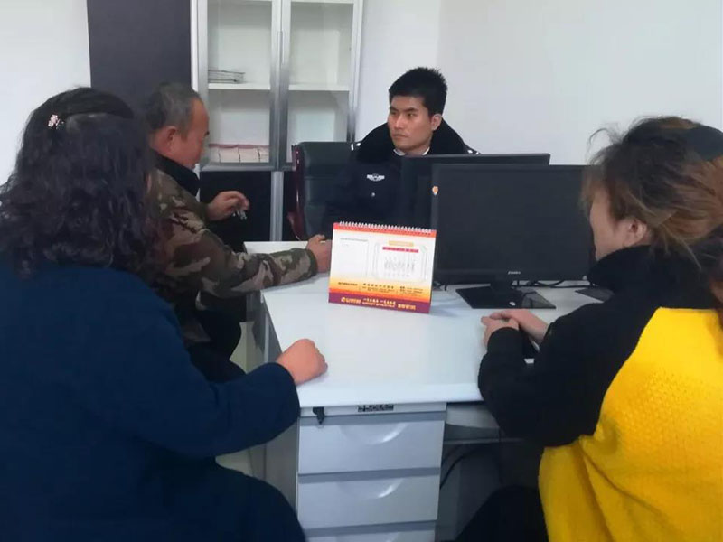 社區(qū)民警調解矛盾糾紛