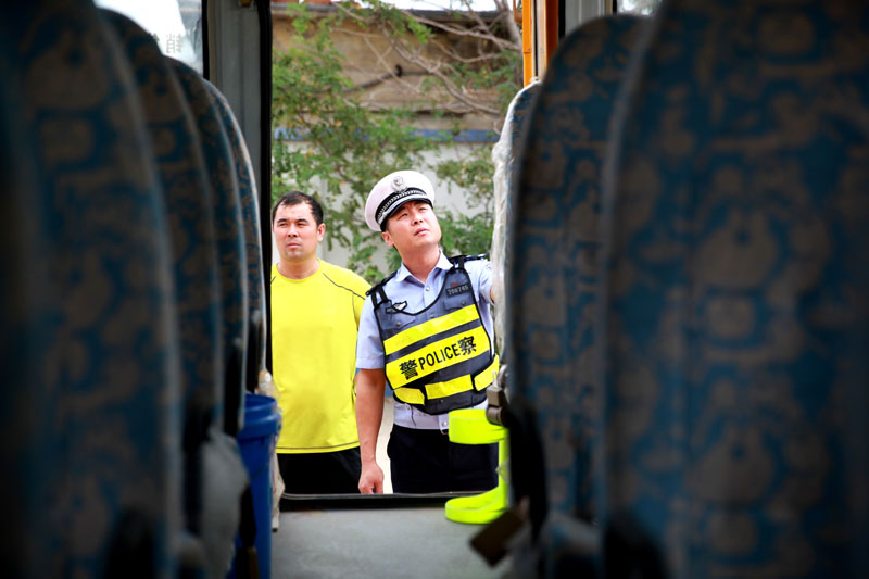 （4）營口交警服務(wù)當(dāng)?shù)亟?jīng)濟(jì)建設(shè)，開展交通隱患大排查