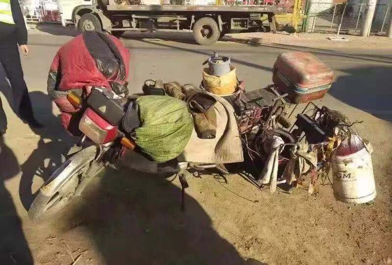 崔某駕駛的摩托車