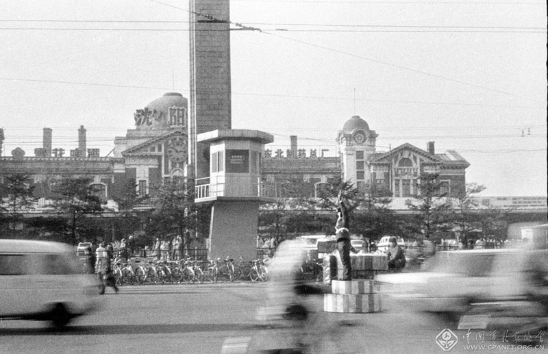 1988年，沈陽火車站前