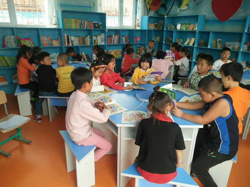 劉杖子村清華書屋成為孩子們的樂園