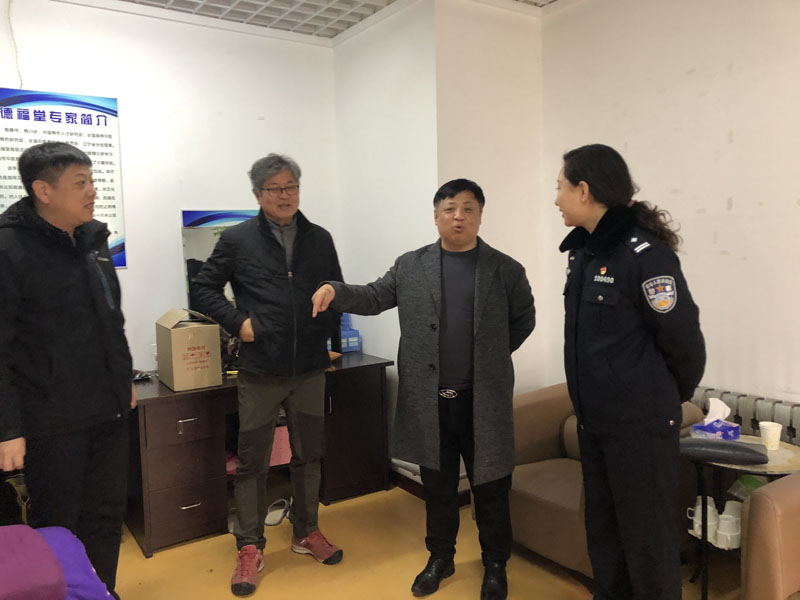 安慧副所長(zhǎng)為雙方交談當(dāng)翻譯