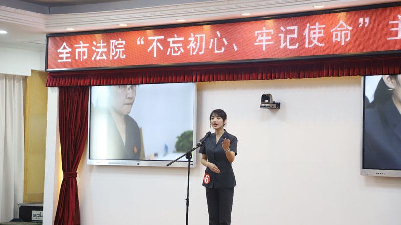 冠軍得主興城市人民法院選手張沫正在演講