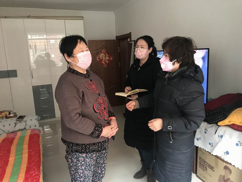 深入居民家中進(jìn)行地毯式摸排、登記