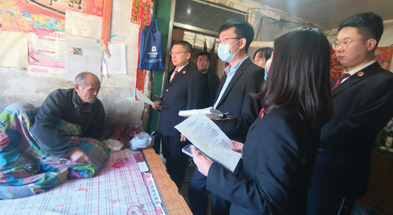 配文2：到行動(dòng)不便當(dāng)事人家中“入戶開庭”