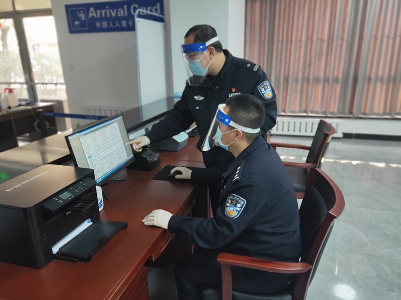 4楊健（后）辦理業(yè)務(wù)