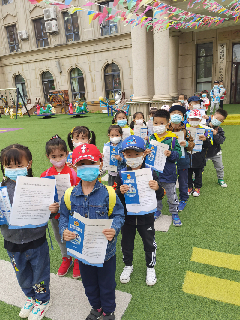 大連警方走進幼兒園，對孩子們開展反電詐宣傳