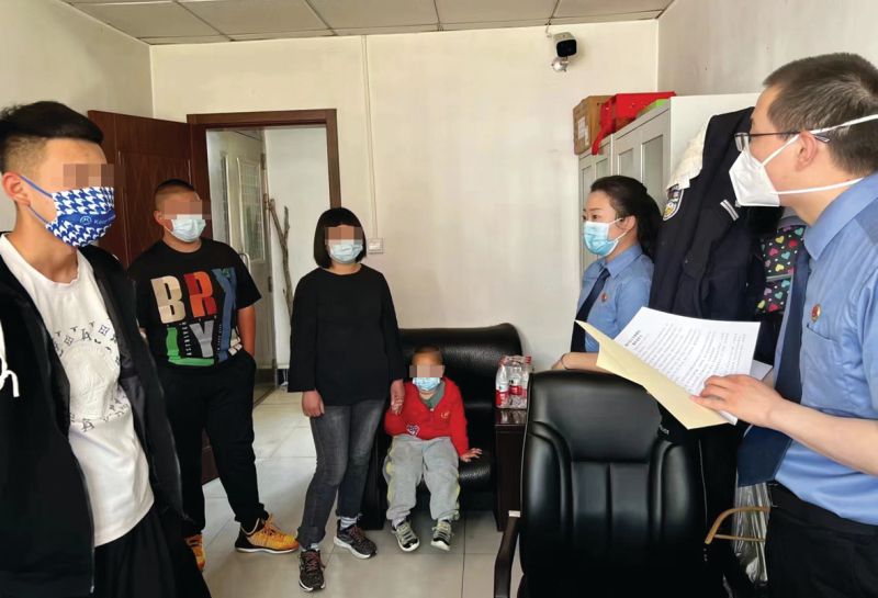 檢察官向家長(zhǎng)發(fā)出《督促監(jiān)護(hù)令》