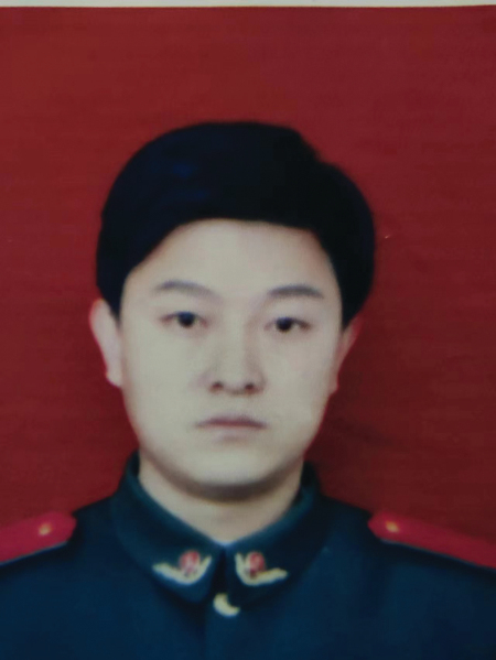 邢輝當(dāng)兵時照片