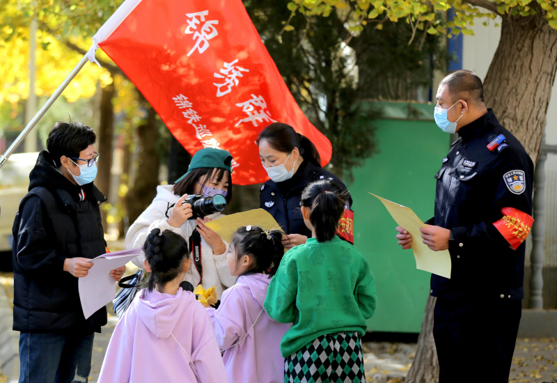 錦州市錦繡群英錦鐵巡防中隊(duì)在轄區(qū)開(kāi)展反電詐普法宣傳活動(dòng)