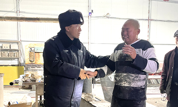 圖3，獲救的李某激動萬分