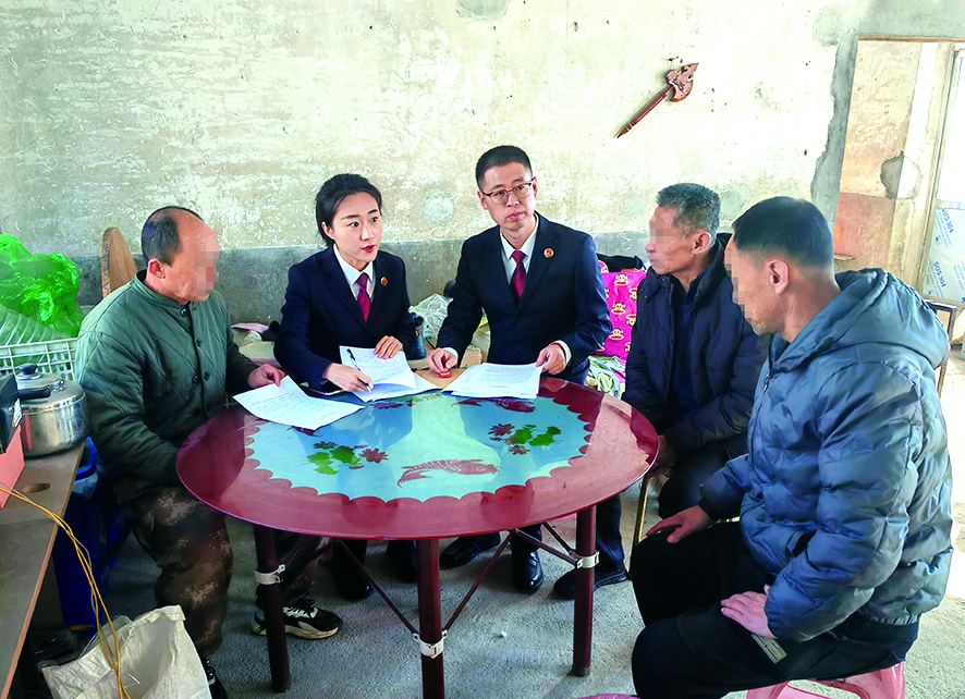 檢察官到村民家中回訪