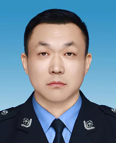 盤錦市雙臺(tái)子區(qū)副區(qū)長(zhǎng)、雙臺(tái)子公安分局黨委書(shū)記、局長(zhǎng)佟百軍