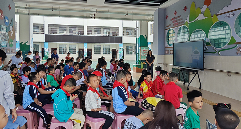 配稿4、五指山市人民法院為特殊兒童送出一份特殊的“六一”禮物。五指山市人民法院供圖