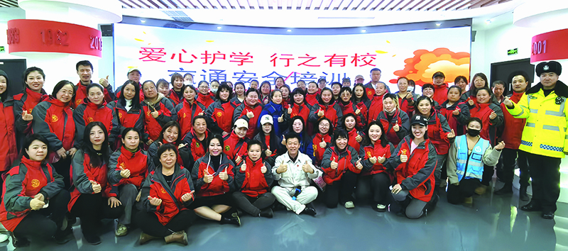 3鞍山——孫寶江志愿服務團隊“愛心護學，行之有?！苯煌ò踩嘤枙? style=