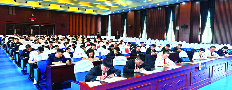 鞍山兩級法院執(zhí)行局全部政法專項(xiàng)編干警共105人參加考試