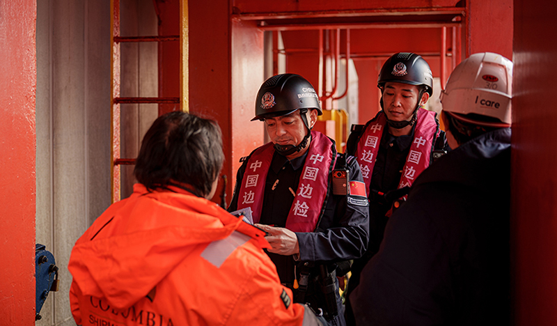 民警提前辦理預(yù)檢手續(xù)