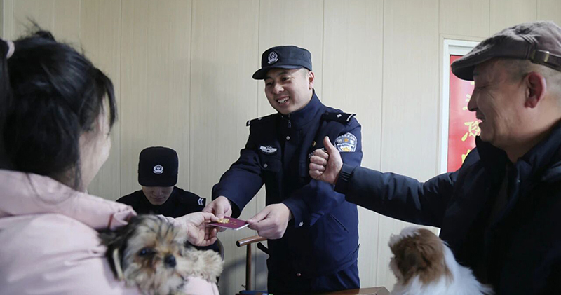 犬證“立等可取”，百姓紛紛點(diǎn)贊。