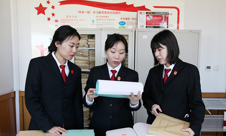 頭題圖，錦州中院建立干警近親屬?gòu)氖侣蓭熉殬I(yè)臺(tái)賬并針對(duì)風(fēng)險(xiǎn)點(diǎn)開(kāi)展排查。