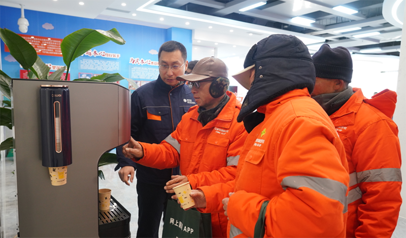 國(guó)網(wǎng)本溪供電公司暖新驛站為戶外勞動(dòng)者、新就業(yè)群體提供常態(tài)化暖心服務(wù)