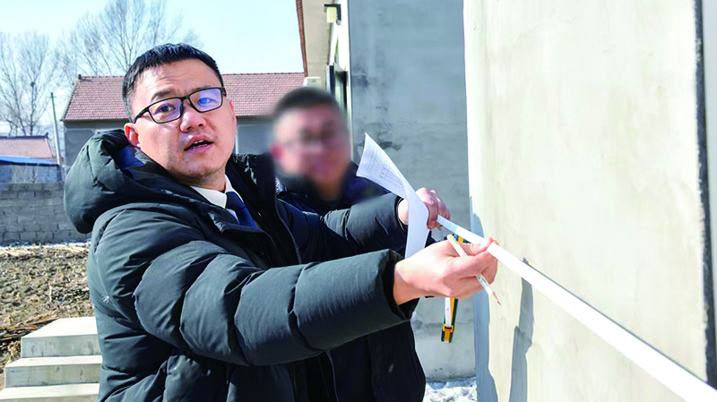 1沈陽中院環(huán)境資源審判庭法官到遼陽市某食品廠現(xiàn)場勘查