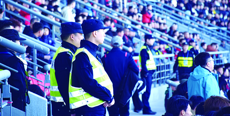 民警在場內(nèi)值守。