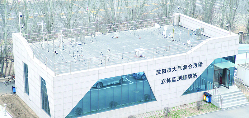 超級戰(zhàn)屋頂布置各式精密儀器