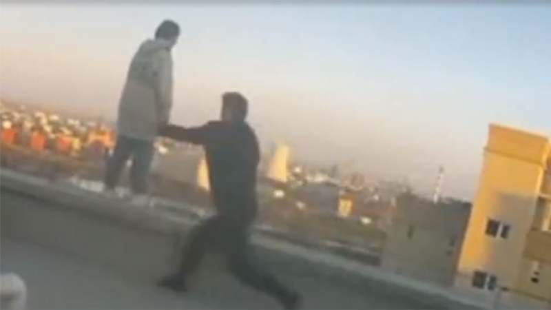 第五屆平安中國(guó)“三微”大賽遼寧獲獎(jiǎng)優(yōu)秀短視頻展播 |《盤(pán)錦民警解救16歲輕生少女》